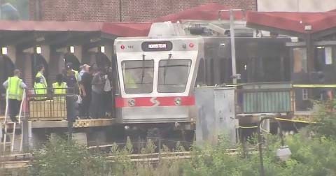 Al menos, 42 personas, incluido el conductor del tren, sufrieron heridas de diversa consideración.