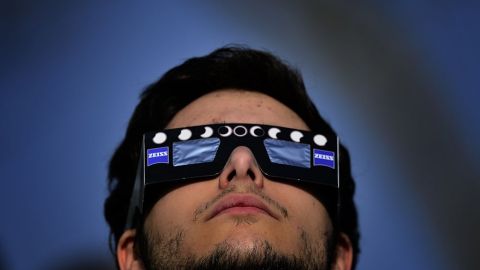 Estas son las gafas protectoras.  MIGUEL RIOPA/AFP/Getty Images