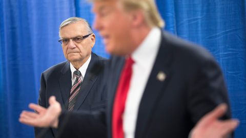 El presidente Trump perdonó a Joe Arpaio.