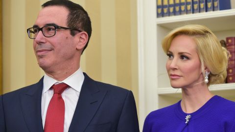 Steven Mnuchin y Louise Linton.