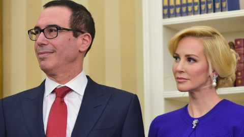 Steven Mnuchin y Louise Linton.