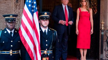 El presidente Trump y la primera dama Melania Trump en el club Mar-a-Lago.