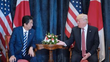 Shinzo Abre y Donald Trump en su reunión en el G-20.