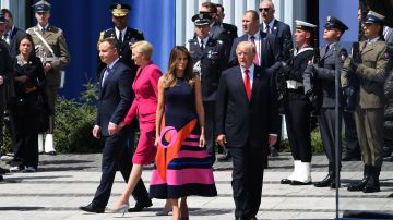 La primera vez Melania Trump que portó un vestido de Delpozo fue en Polonia.