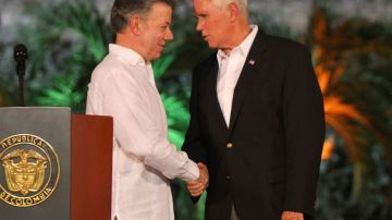 Pence con el presidente  de Colombia Juan Manuel Santos.   STR/AFP/Getty Images