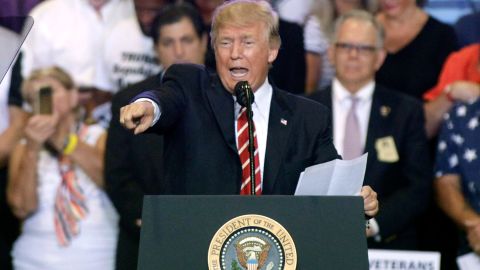 El presidente Trump durante su mitin en Phoenix, Arizona.