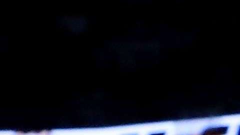 Floyd Mayweather golpea a Conor McGregor.