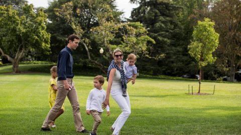 La "primera hija" y su familia.