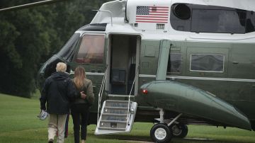 La Primera Dama visitó los estiletos al abordar el helicóptero.