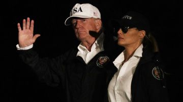 La gorra blanca se ofrece por 40 dólares en un sitio oficial del presidente Trump.