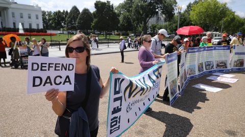 Activistas mantienen su lucha a favor de DACA.