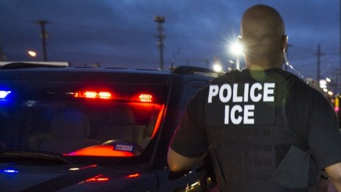 Tanto ICE como el CBP han sido criticados por prácticas abusivas durante las operaciones de arrestos.