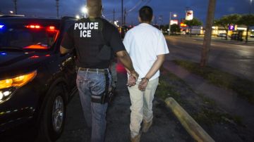 Tanto ICE como el CBP han sido criticados por prácticas abusivas durante las operaciones de arrestos.