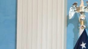 El Alcalde durante la firma de 27 nueveas leyes para proteger a los neoyorquinos