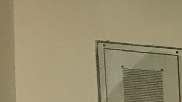 La comisionada del Departamento de Salud de Nueva York, la doctora Mary T. Bassett, al inaugurar el primer cuarto de lactancia móvil ubicado en el vestíbulo del Museo de los Niños en Brooklyn.