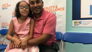 Ramón Guzmán, padre de la pequeña Marissa, de 9 años y estudiante de cuarto grado en El Bronx, cree que debe haber más medidas de seguridad para proteger a los estudiantes