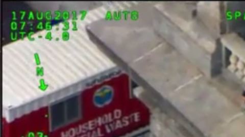 Momento en el que los oficiales de la ESU se disponen al rescate