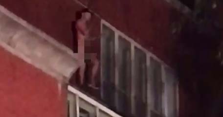 La escena fue grabada en la calle Bleecker, de East Village.