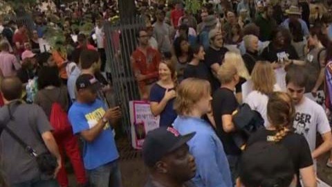 Manifestantes en contra se congregaron en el vecindario Roxbury.