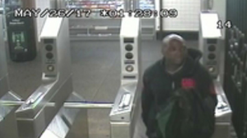 La Policía busca a un hombre que se masturbó en la línea 2 del Subway la pasada primavera.