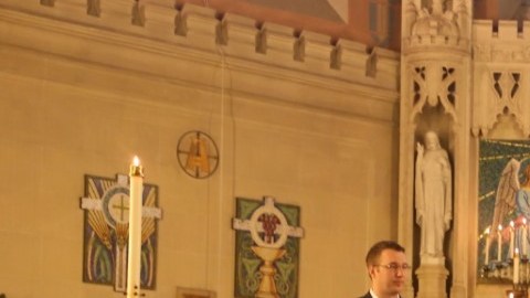 El padre Tom Babiuch, de la iglesia San José, de la localidad Fort Edward, en una de las eucaristías a las que solían ir más de 50 hispanos