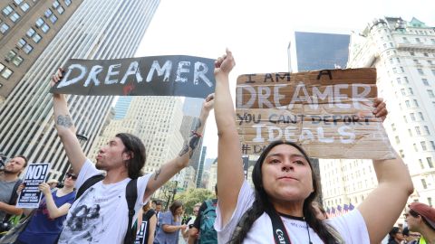 Protesta por DACA al frente de la residencia de Trump tuvo una decena de arrestos.