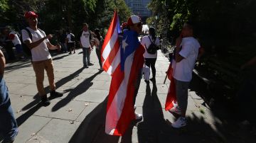 Protesta sobre la ayuda a Puerto Rico despues del Huracan Maria en el Parque de City Hall.