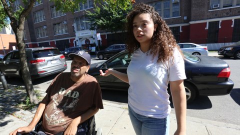 Estudiante Iliza y su padre, Marcos Tolentino. Vecinos y Padres reaccionan sobre la muerte del estudiante en la escuela del Bronx.