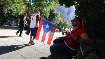 Protesta sobre la ayuda a Puerto Rico despues del Huracan Maria en el Parque de City Hall.