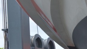 La guardia costera en Puerto Rico prepara el equipo para atender la emergencia.