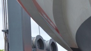 La guardia costera en Puerto Rico prepara el equipo para atender la emergencia.