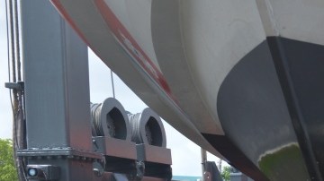 La guardia costera en Puerto Rico prepara el equipo para atender la emergencia.