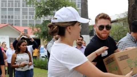 El Canelo en plena acción en Guadalajara.