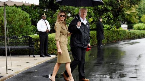 Donald y Melania Trump antes de partir a Houston.