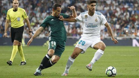Andrés Guardado entró como reemplazo en el partido entre el Betis y el Real Madrid en el Santiago Bernabéu.