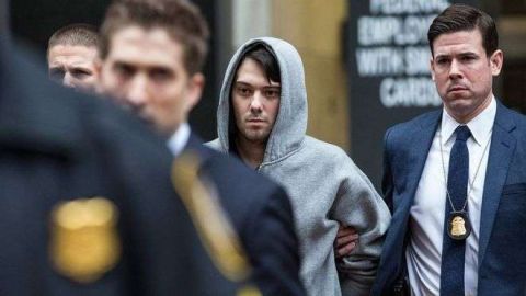 Martin Shkreli perdió su libertad bajo fianza por publicar un mensaje en Facebook, en octubre pasado