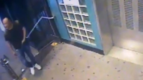El sujeto dijo el niño: "Te voy a agarrar", mientras lo seguía en el subway.