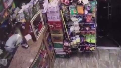 El crimen se reportó en Franklin Finest Deli.