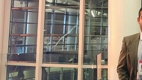 Carlos se graduó en mayo como físico-matematico. / FOTO: CORTESÍA