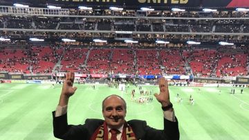 Darren Eales, presidente de Atlanta United celebrando la victoria.