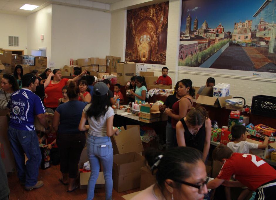 Mexicanos de varios estados en EEUU enviaron ayuda a sus paisanos.