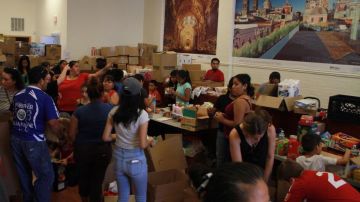 Mexicanos de varios estados en EEUU enviaron ayuda a sus paisanos.
