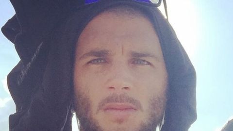 Max Hepworth-Povey nunca ha estado en zonas de guerra. Es un británico que trabaja en tours de surf.