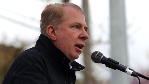 Ed Murray afirma que es atacado por defender los derechos de los homosexuales.