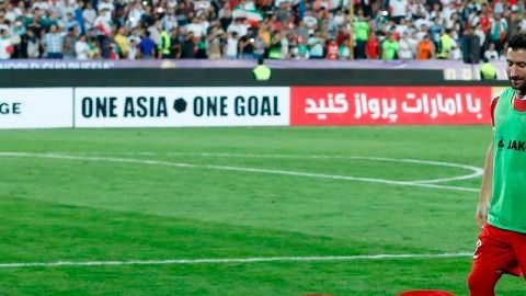 Los jugadores de Siria rezan al final del partido. ATTA KENARE/AFP/Getty Images