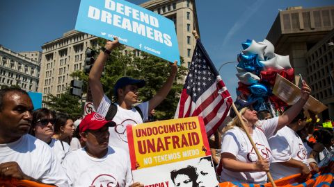 Activistas preparan su batalla legal para defender DACA.