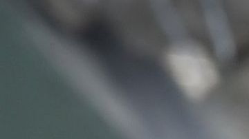 Aquí se muestra cómo los rescatistas piden silencio: puño cerrado a lo alto.