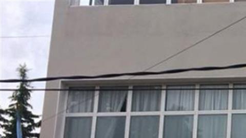 A este hospital fue trasladada la bebé tras ser lanzada de un primer piso.