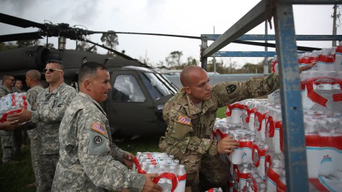 Miembros de la Guardia Nacional ya se encuentran ayudando a la población en Puerto Rico.