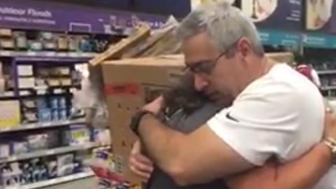 El conmovedor momento se hizo viral.